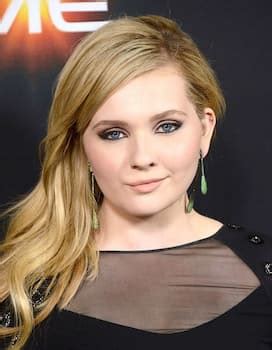 Abigail Breslin Bio, Wiki, Age, Fiance, Zombieland,。